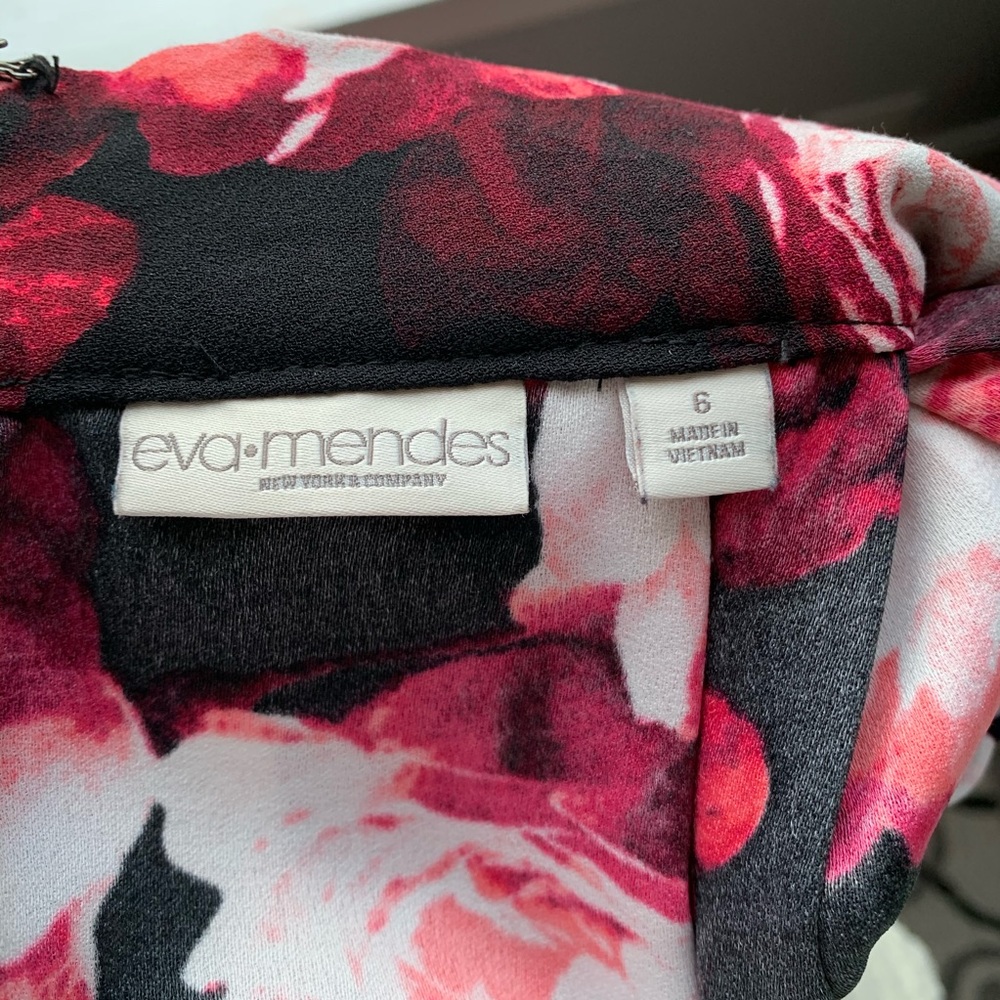 Eva Mendes New York & Co Floral Skirt - Picture 3 of 4